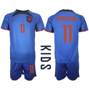Holland Steven Berghuis #11 Replika Babytøj Udebanesæt Børn VM 2022 Kortærmet (+ Korte bukser)